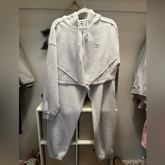 adidas Pants - EUC adidas Gray jogging suit